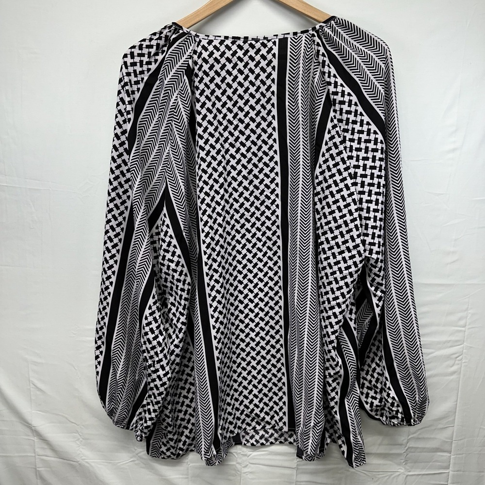 BLOOMCHIC Geometric Print Tie Neck Long Sleeve Tunic Top Plus‎ Size 22 24 - Picture 2 of 3